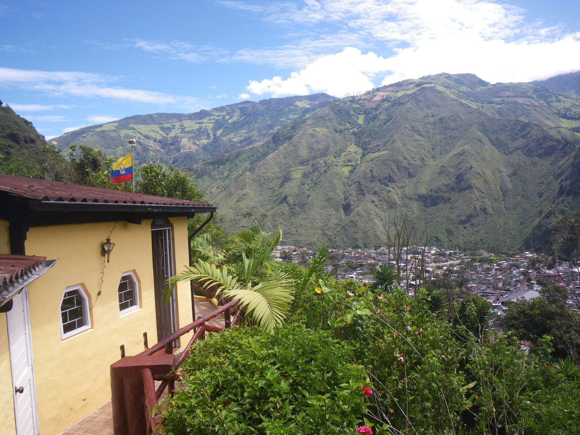 Hotel La Casa Amarilla Baños Esterno foto